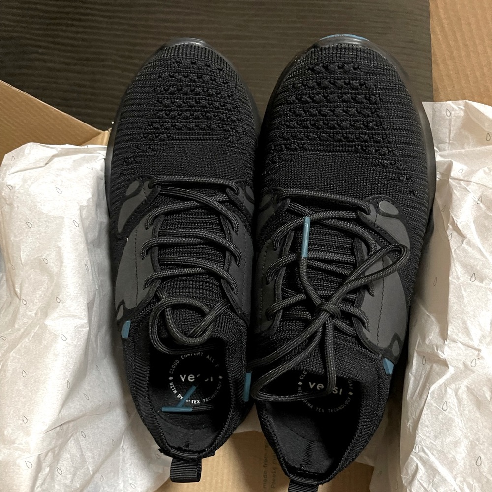 Vessi 💯 % waterproof shoes SZ W5